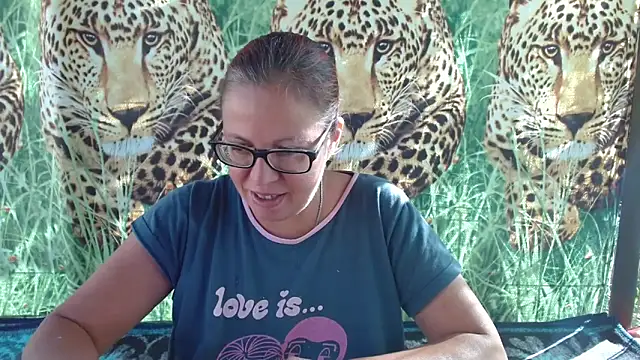 Snapshot of LadyHellene chatting on September 19, 2025, 7:01 am LadyHellene online show from September 19, 2025, 7:01 am