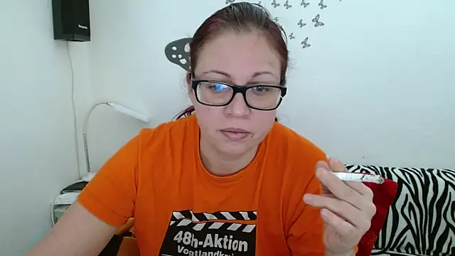 LadyHellene online show from January 13, 2026, 6:28 am