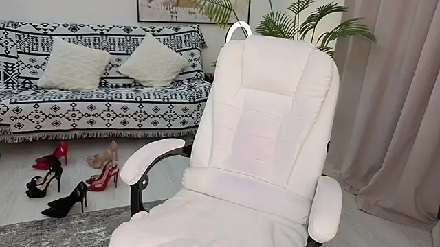 Beylly online show from May 24, 2026, 2:50 pm