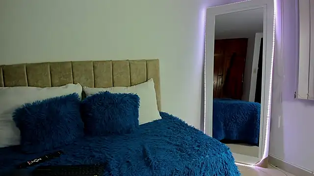 Snapshot of cristalwalker__ chatting on October 26, 2025, 10:37 am cristalwalker   online show from October 26, 2025, 10:37 am