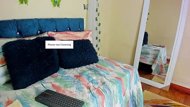 Snapshot of cristalwalker__ chatting on September 20, 2025, 11:37 am cristalwalker   online show from September 20, 2025, 11:37 am