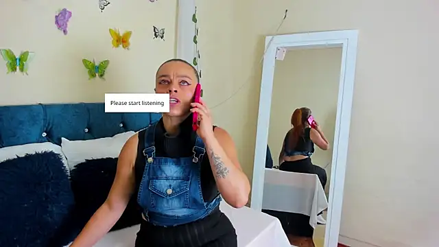 Snapshot of cristalwalker__ chatting on October 10, 2025, 11:44 am cristalwalker   online show from October 10, 2025, 11:44 am