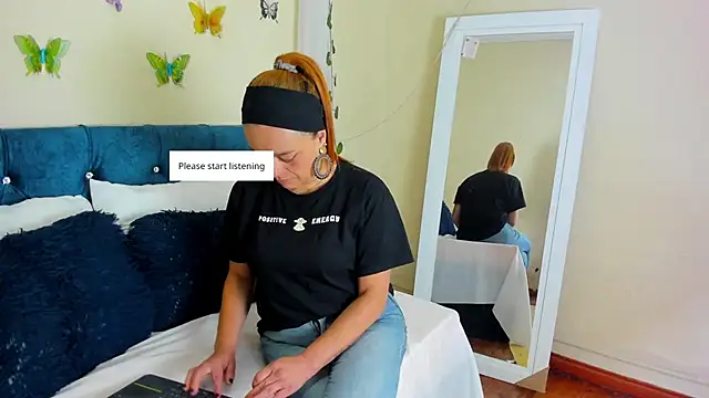 Snapshot of cristalwalker__ chatting on October 17, 2025, 11:45 am cristalwalker   online show from October 17, 2025, 11:45 am