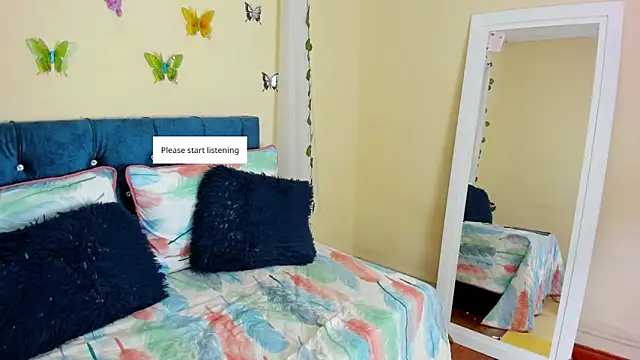 Snapshot of cristalwalker__ chatting on October 3, 2025, 11:56 am cristalwalker   online show from October 3, 2025, 11:56 am