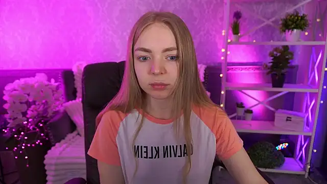 Snapshot of EmilySunshineS chatting on February 9, 2026, 8:12 am EmilySunshineS online show from February 9, 2026, 8:12 am