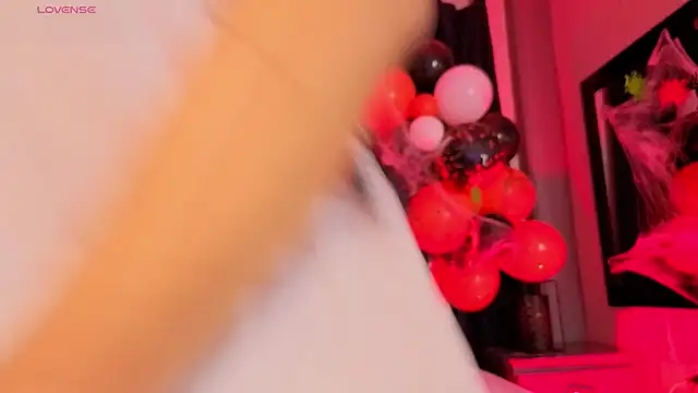 Snapshot of Mia_Oxford chatting on October 19, 2025, 2:09 pm Mia Oxford online show from October 19, 2025, 2:09 pm