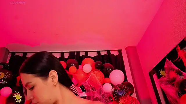 Snapshot of Mia_Oxford chatting on October 20, 2025, 12:17 pm Mia Oxford online show from October 20, 2025, 12:17 pm