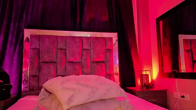 Snapshot of Mia_Oxford chatting on October 15, 2025, 12:24 pm Mia Oxford online show from October 15, 2025, 12:24 pm