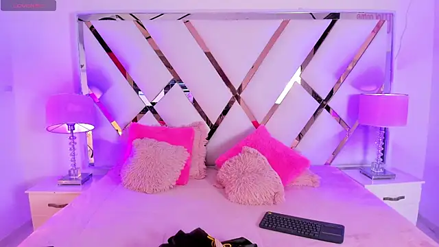 naughty  sara online show from October 14, 2025, 11:44 am