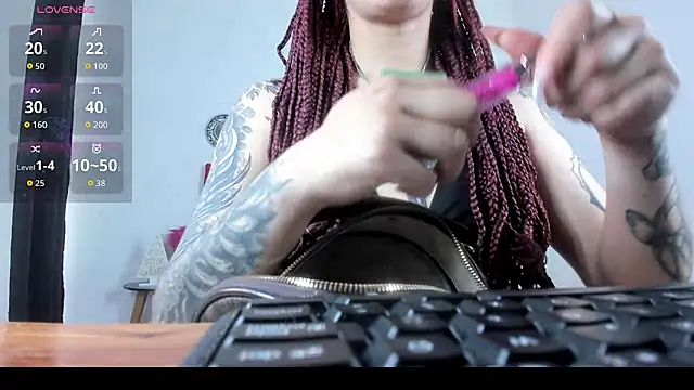 Sofi F w online show from December 22, 2025, 9:15 pm