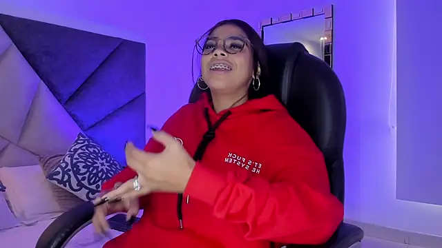 Snapshot of GiaFu chatting on November 13, 2025, 4:55 pm GiaFu online show from November 13, 2025, 4:55 pm