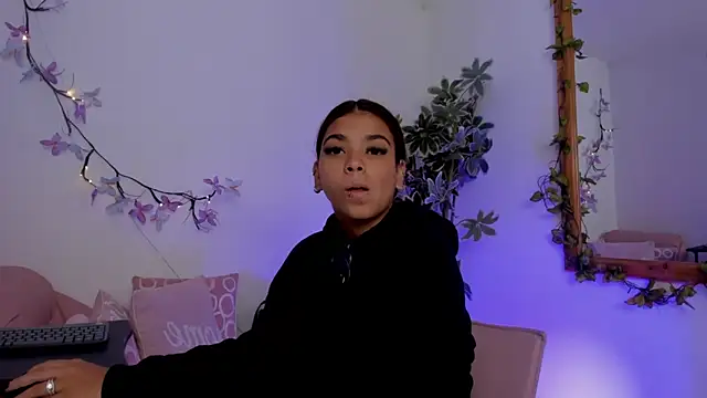 Snapshot of GiaFu chatting on September 30, 2025, 6:14 pm GiaFu online show from September 30, 2025, 6:14 pm