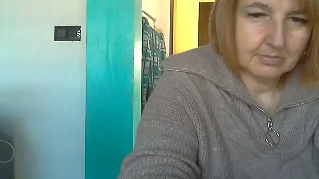 Snapshot of Sandcoq chatting on October 13, 2025, 8:49 am Sandcoq online show from October 13, 2025, 8:49 am