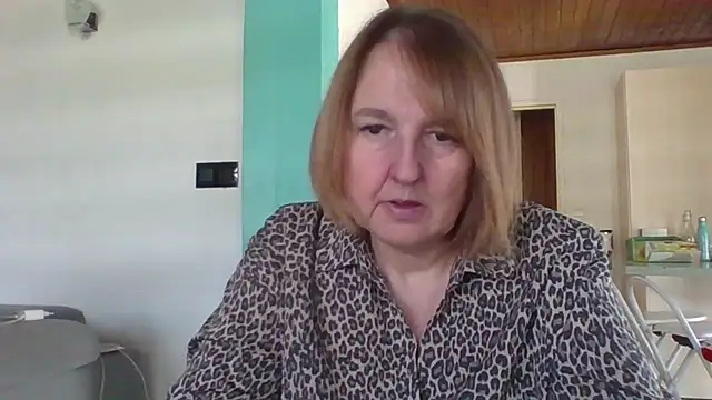 Sandcoq online show from April 15, 2026, 10:32 am