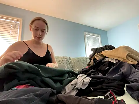 Maxinebabyyy online show from December 15, 2025, 8:25 pm