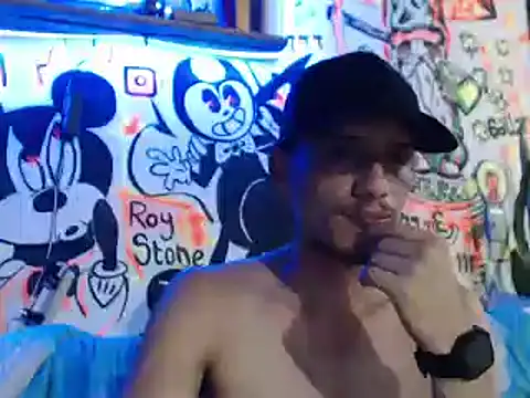 Snapshot of roystonee01 chatting on September 18, 2025, 1:19 am roystonee01 online show from September 18, 2025, 1:19 am