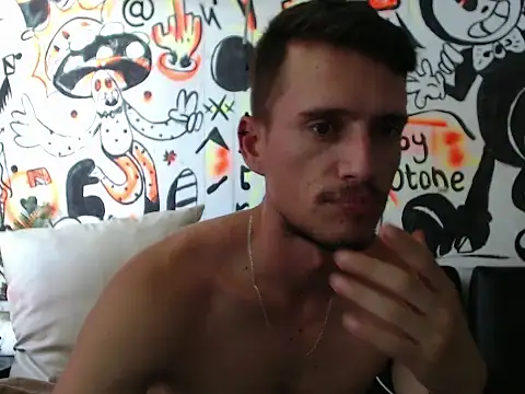 Snapshot of roystonee01 chatting on September 22, 2025, 5:30 pm roystonee01 online show from September 22, 2025, 5:30 pm