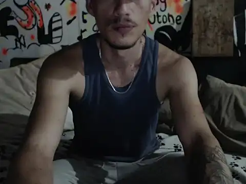 Snapshot of roystonee01 chatting on September 28, 2025, 10:00 am roystonee01 online show from September 28, 2025, 10:00 am