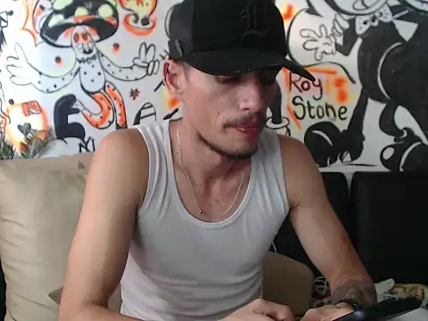 Snapshot of roystonee01 chatting on October 6, 2025, 9:04 pm roystonee01 online show from October 6, 2025, 9:04 pm