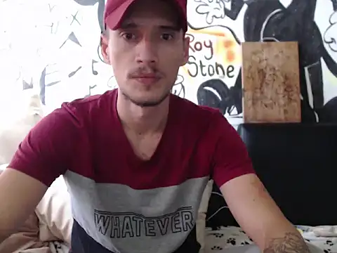 Snapshot of roystonee01 chatting on September 21, 2025, 11:37 am roystonee01 online show from September 21, 2025, 11:37 am