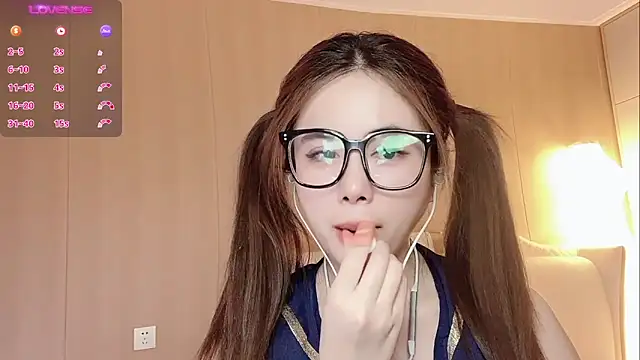 jiaozi-kiss online show from February 7, 2025, 6:03 am