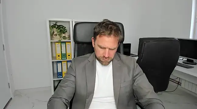 John-E-Dough online show from December 6, 2024, 8:53 am