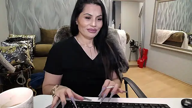 Sara Poison online show from April 14, 2026, 2:38 am