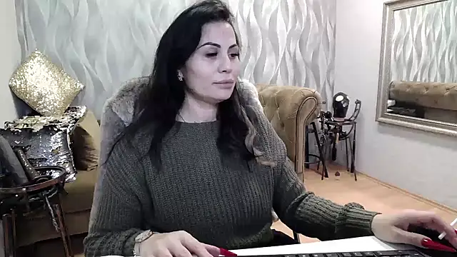 Snapshot of Sara_Poison chatting on October 4, 2025, 2:24 am Sara Poison online show from October 4, 2025, 2:24 am