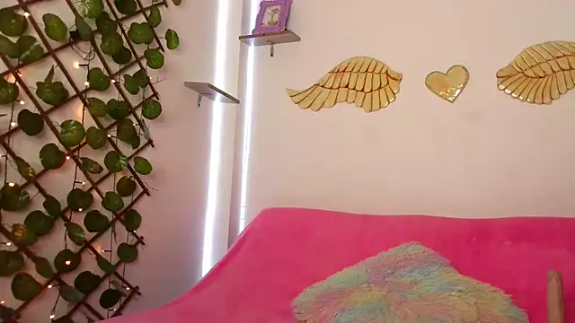 Snapshot of littleayshel chatting on September 19, 2025, 1:37 pm littleayshel online show from September 19, 2025, 1:37 pm