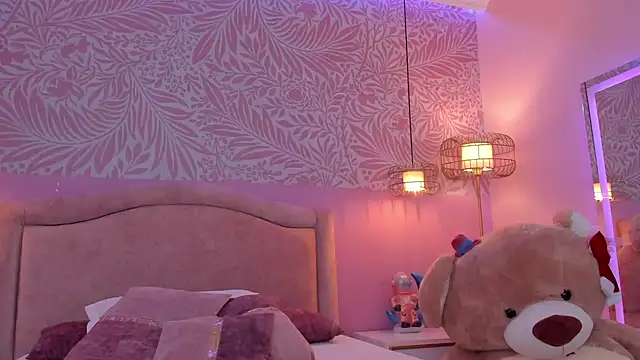 EmilyCollinss1 online show from December 4, 2025, 5:17 am