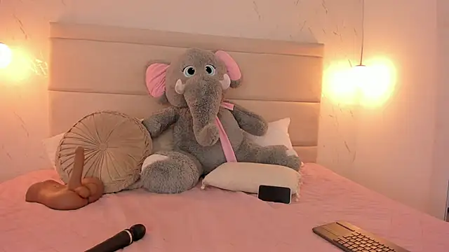 Mollymoon1 online show from January 13, 2026, 8:46 pm