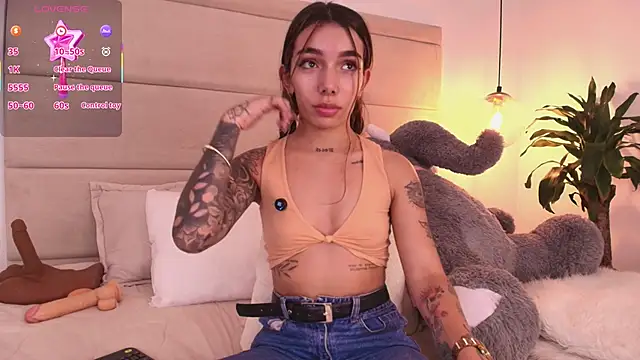 Snapshot of Mollymoon1 chatting on September 18, 2025, 8:01 pm Mollymoon1 online show from September 18, 2025, 8:01 pm