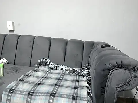 Pearl 00 online show from December 17, 2025, 7:30 pm