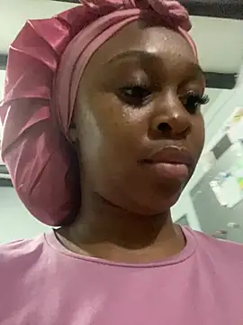 Pearl 00 online show from February 13, 2026, 8:53 pm