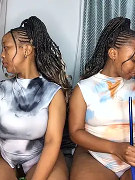 Pearl 00 online show from September 25, 2025, 9:43 pm