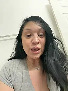 AlyssiaAmoreXO online show from June 24, 2026, 5:33 pm