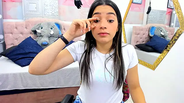 Leah Means  online show from February 9, 2025, 1:25 pm