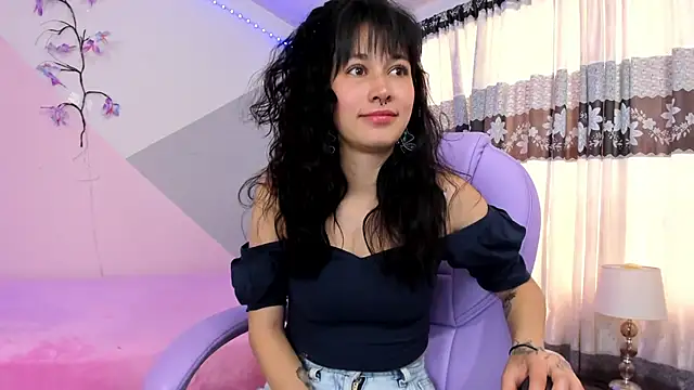 Snapshot of Camcrush__ chatting on October 28, 2025, 3:33 pm Camcrush   online show from October 28, 2025, 3:33 pm