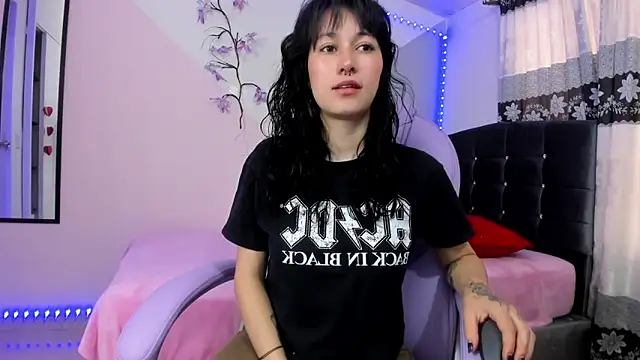 Snapshot of Camcrush__ chatting on October 15, 2025, 6:16 pm Camcrush   online show from October 15, 2025, 6:16 pm