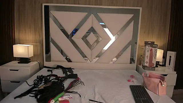 ValentinaThomas online show from November 11, 2025, 7:52 pm