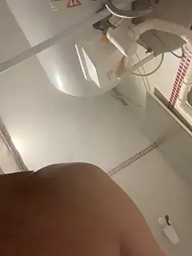 Snapshot of lescro95_ chatting on October 24, 2025, 3:33 pm lescro95  online show from October 24, 2025, 3:33 pm