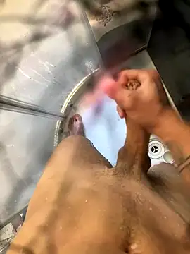 Snapshot of lescro95_ chatting on October 8, 2025, 1:01 pm lescro95  online show from October 8, 2025, 1:01 pm