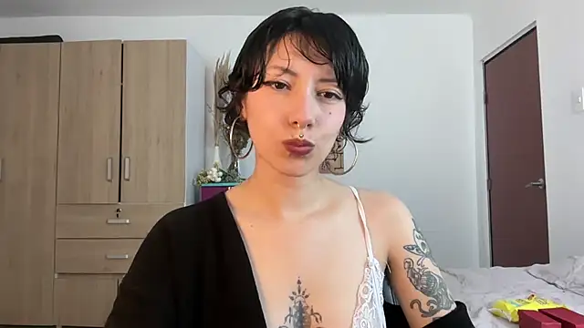 Snapshot of cataline_de_aragaon chatting on February 27, 2025, 7:47 pm cataline de aragaon online show from February 27, 2025, 7:47 pm