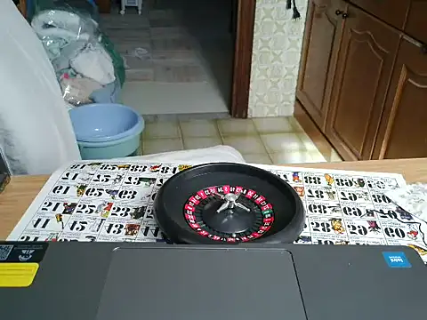 Snapshot of VeneRed chatting on October 4, 2025, 9:11 am VeneRed online show from October 4, 2025, 9:11 am