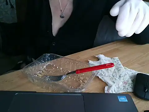 Snapshot of VeneRed chatting on September 30, 2025, 1:17 pm VeneRed online show from September 30, 2025, 1:17 pm