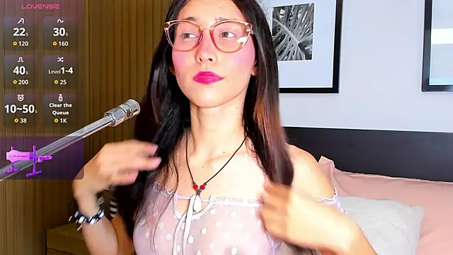 Snapshot of doll_bella_ chatting on June 10, 2026, 7:48 pm doll bella online show from June 10, 2026, 7:48 pm