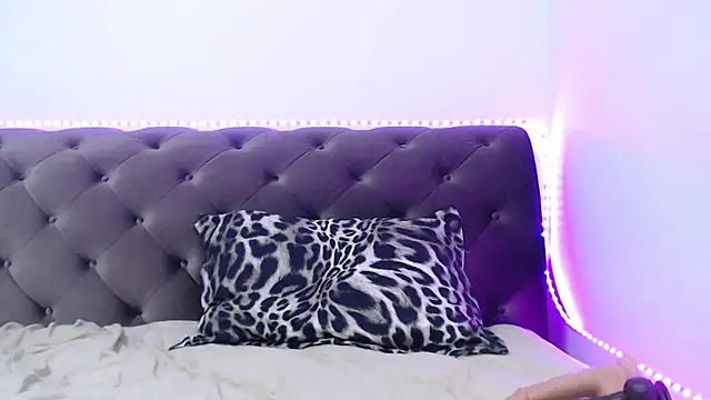 Snapshot of TiffanyPeretz chatting on September 17, 2025, 5:37 pm TiffanyPeretz online show from September 17, 2025, 5:37 pm