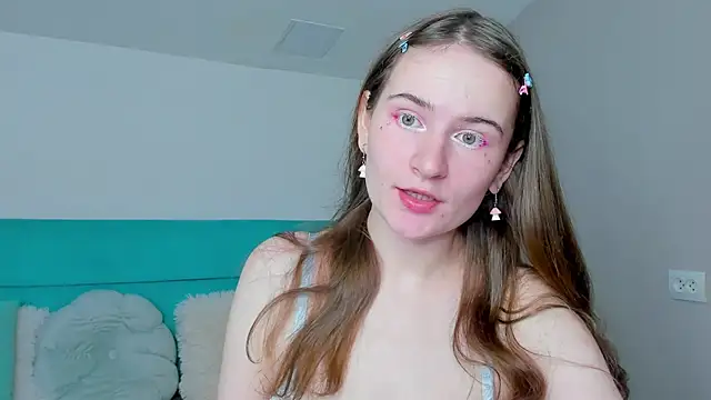 L1ittle kitty  online show from November 25, 2025, 6:47 am