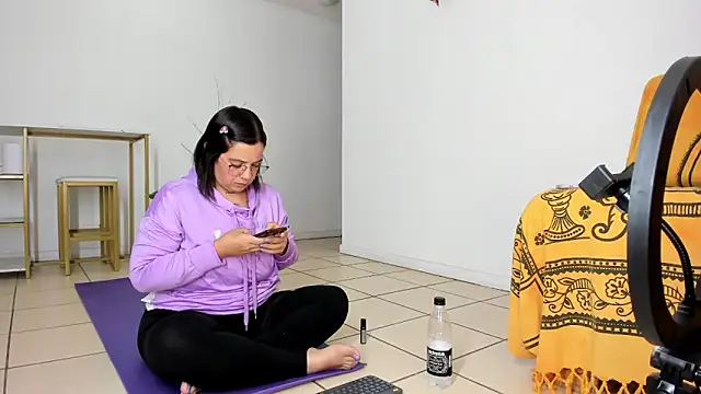 sofiaxortiz online show from March 1, 2025, 10:55 am