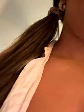 Snapshot of Alisha-Bond chatting on October 31, 2025, 7:21 pm Alisha-Bond online show from October 31, 2025, 7:21 pm